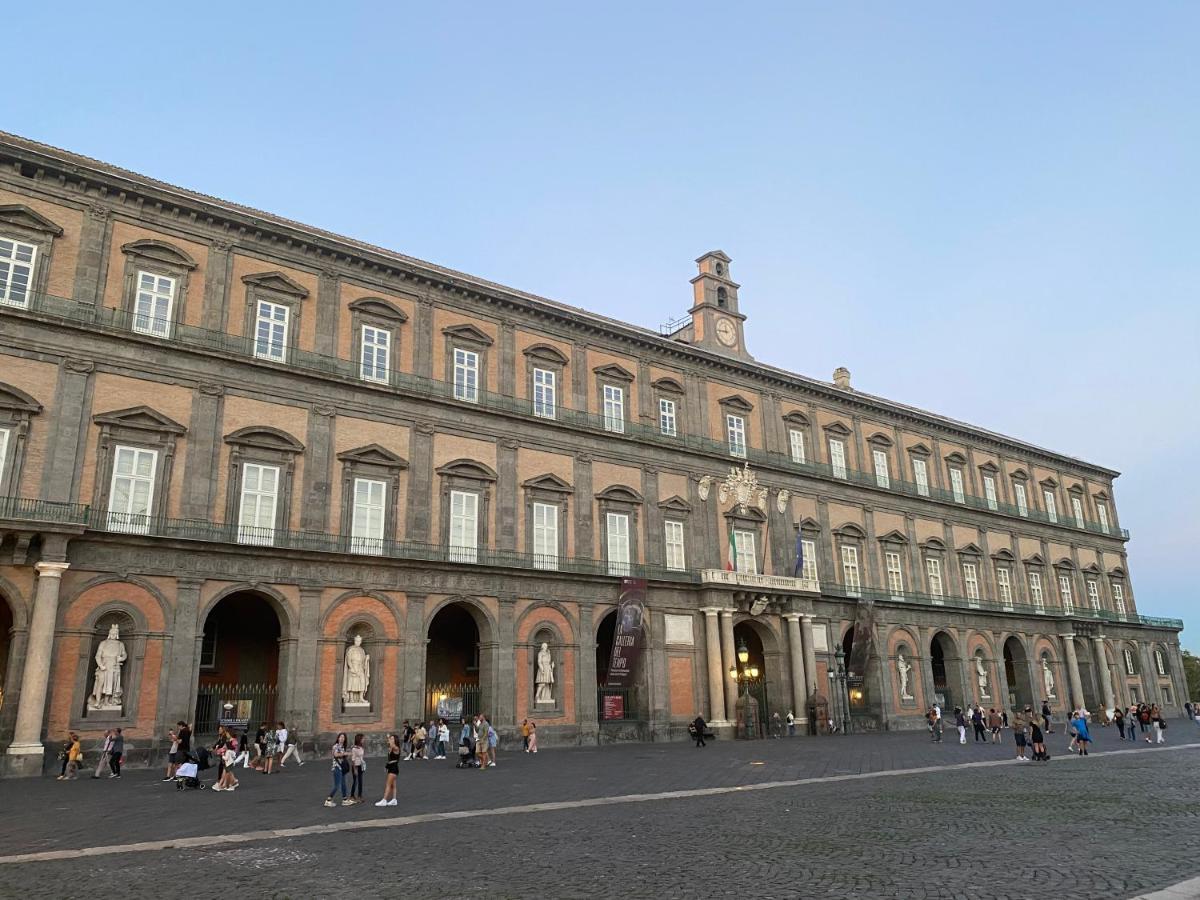 Апартаменти Casa Tiare, The Heart Of Piazza Plebiscito Неаполь Екстер'єр фото